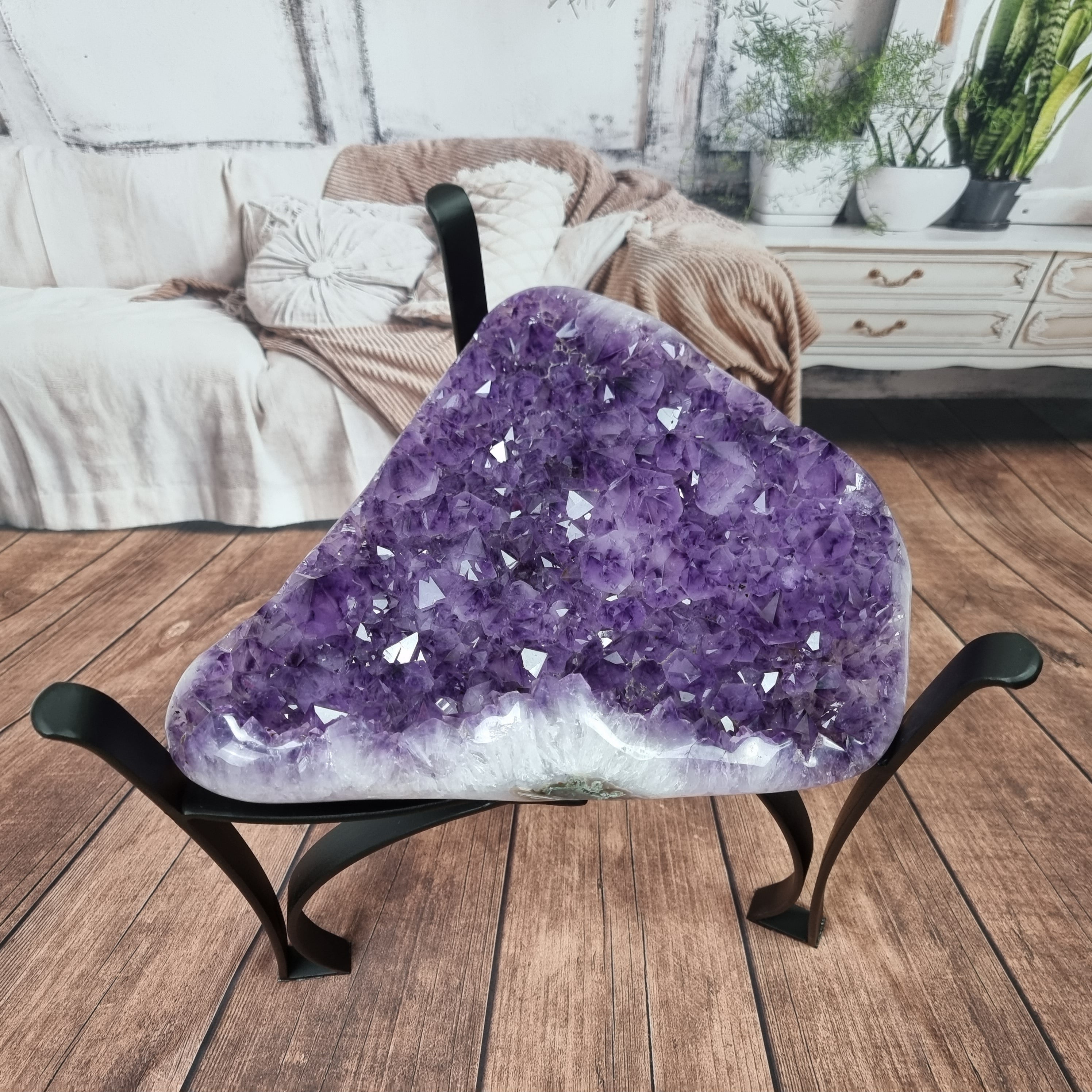 Mesa em Ametista Bruta Drusa - Mesa de Centro de Ametista com base de ferro | Altura de 45 cm | Ótima Qualidade com Requinte