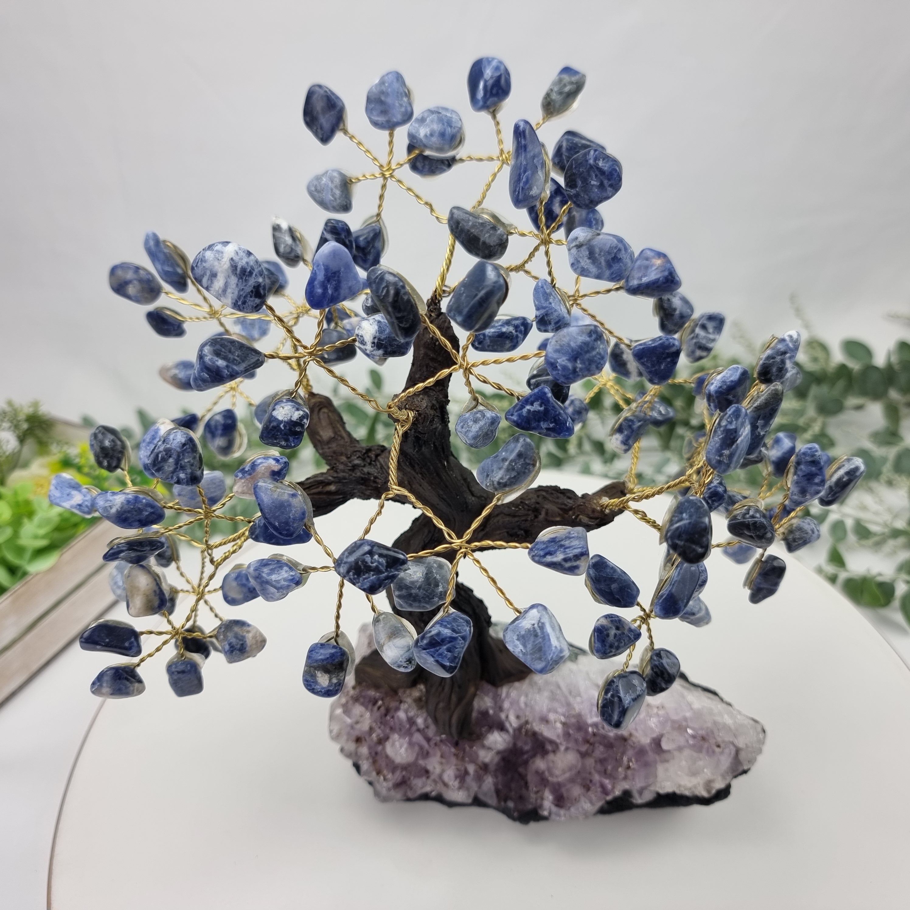 Árvore de SODALITA Natural | 120 Pedras, 24 galhos | Base de Ametista com 20 cm altura - Peça Artesanal BR Crystals