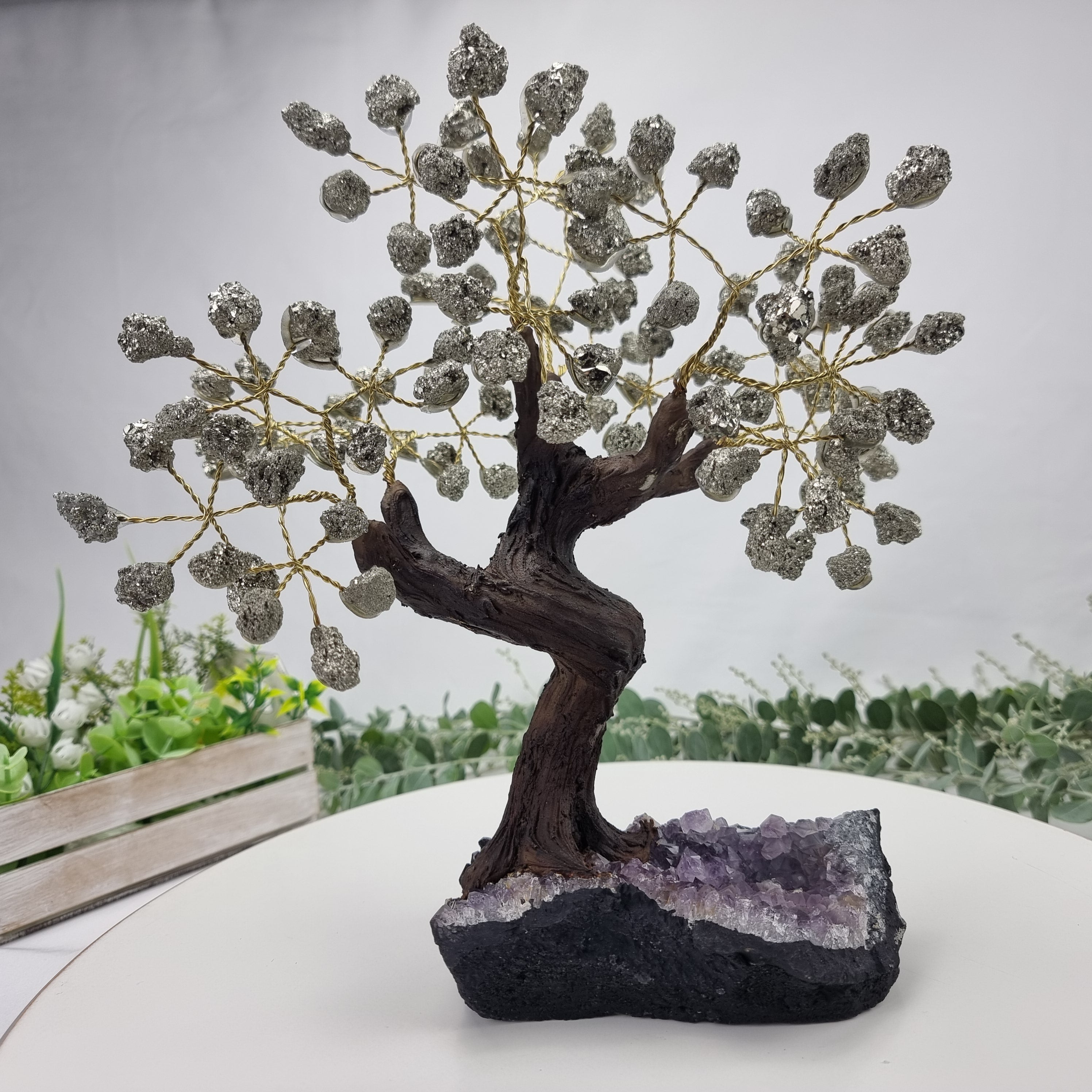 Árvore de PIRITA Natural | 120 Pedras, 24 galhos | Base de Ametista com 20 cm altura - Peça Artesanal BR Crystals