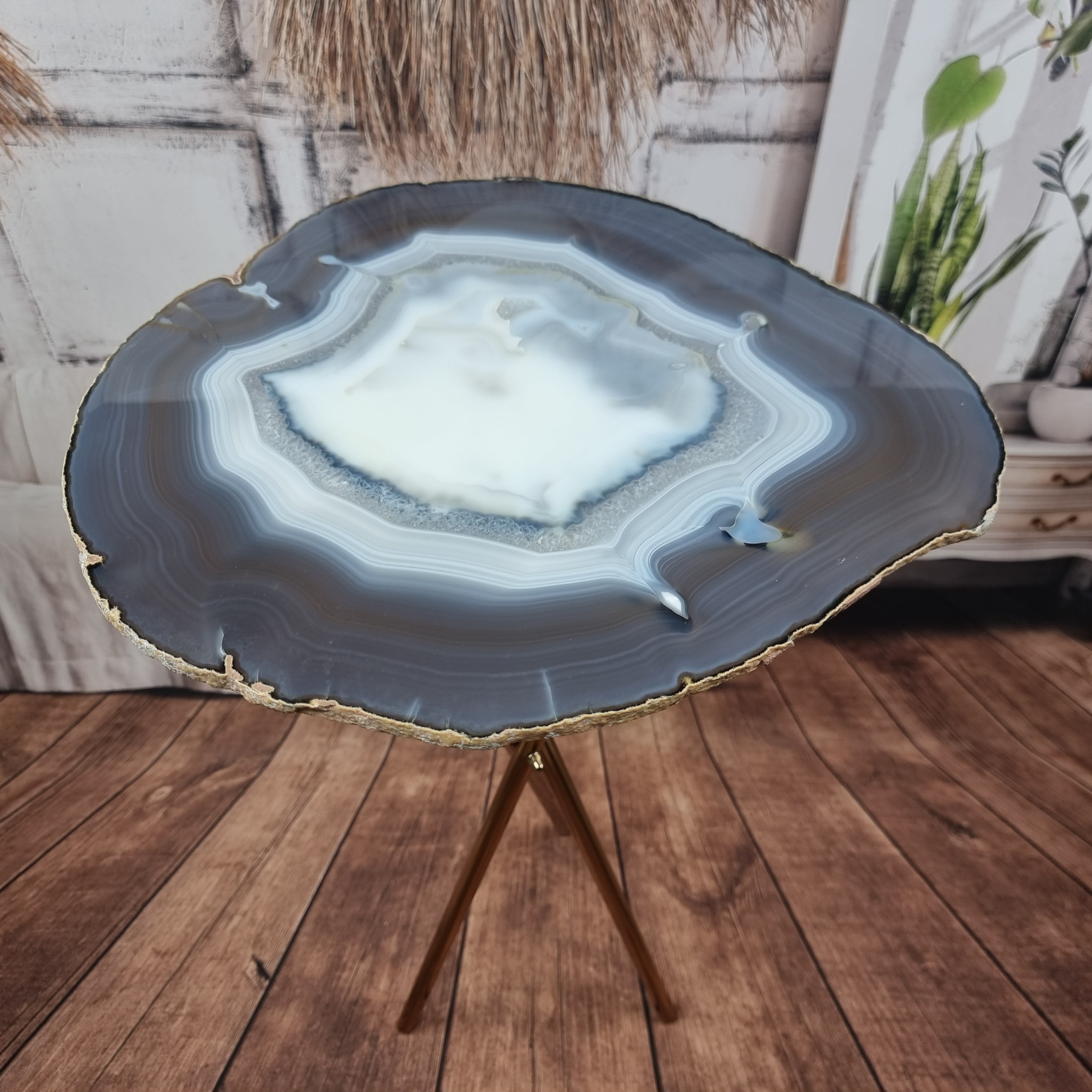 Mesa Lateral de Àgatas Naturais Chapas FINAS| Base Tripé | Altura de 60 cm - Peça Artesanal BR Crystals
