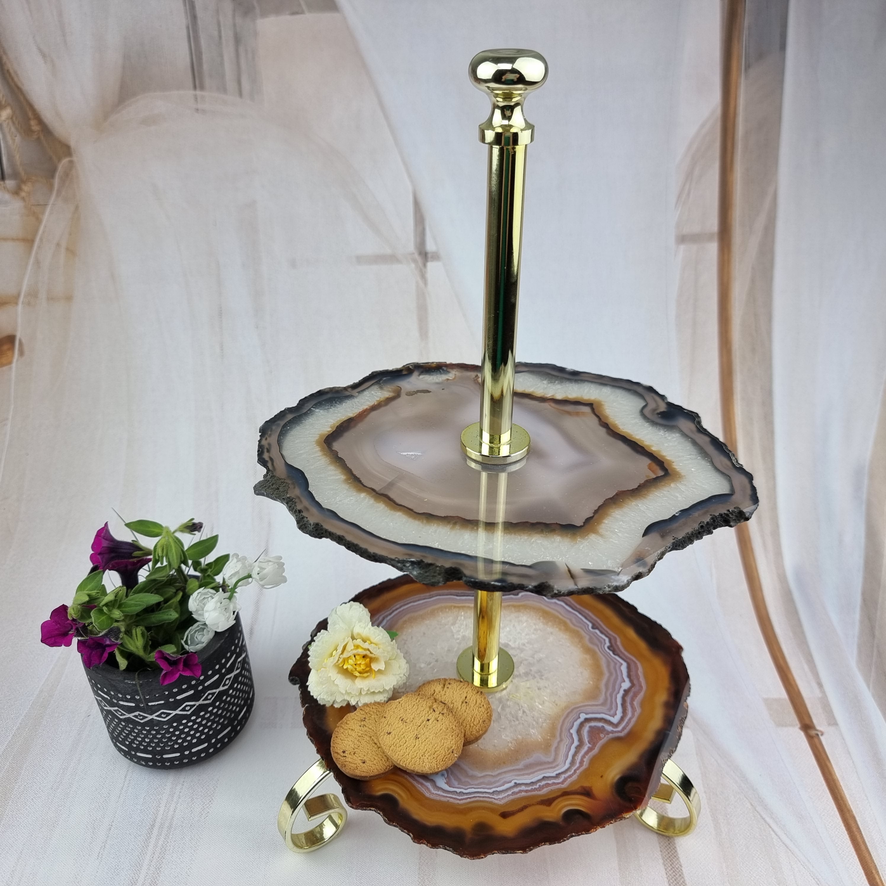 Porta Frios de Ágatas Naturais com 2 Pedras e Base Dourada - Altura de 22 cm - 1 peça