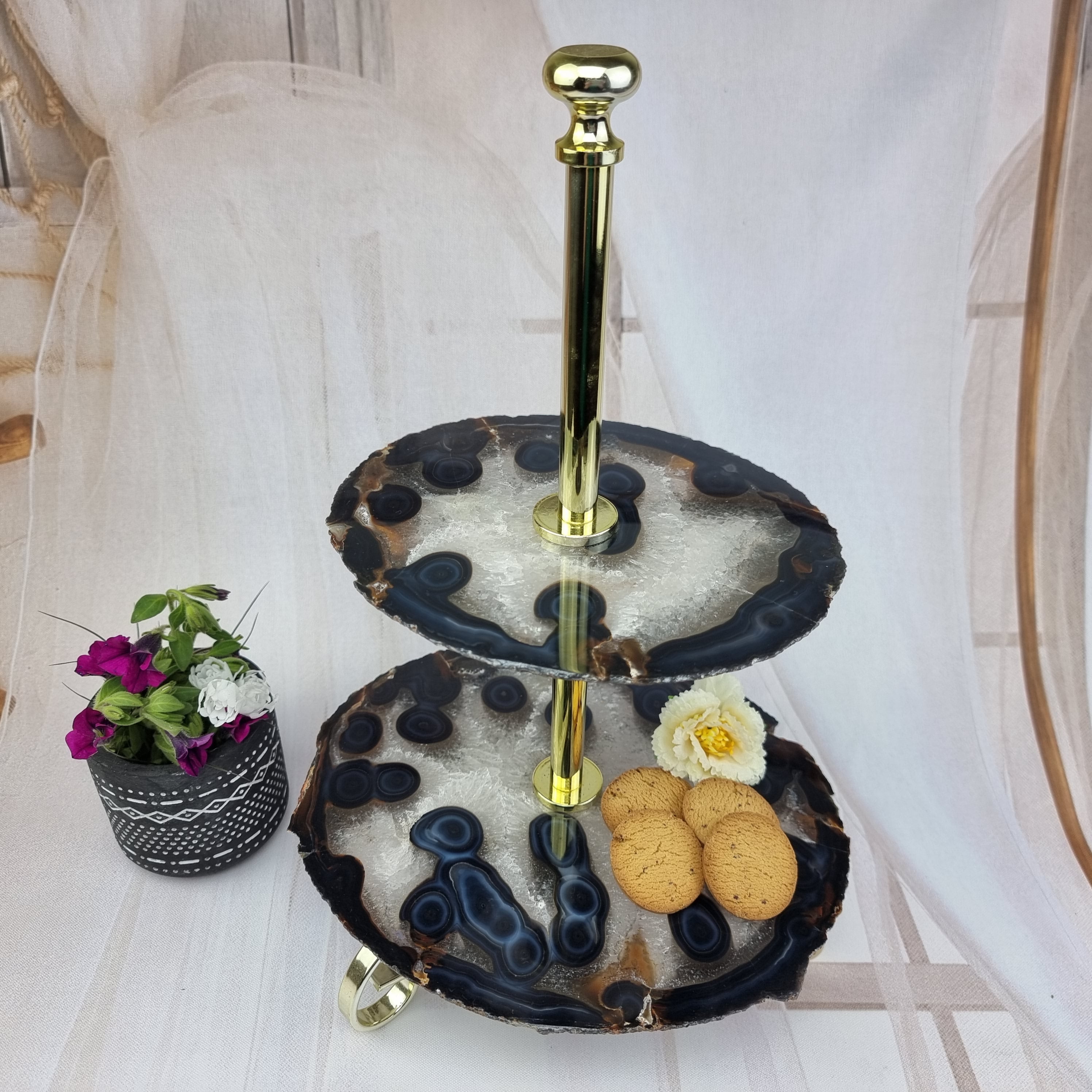 Porta Frios de Ágatas Naturais com 2 Pedras e Base Dourada - Altura de 22 cm - 1 peça