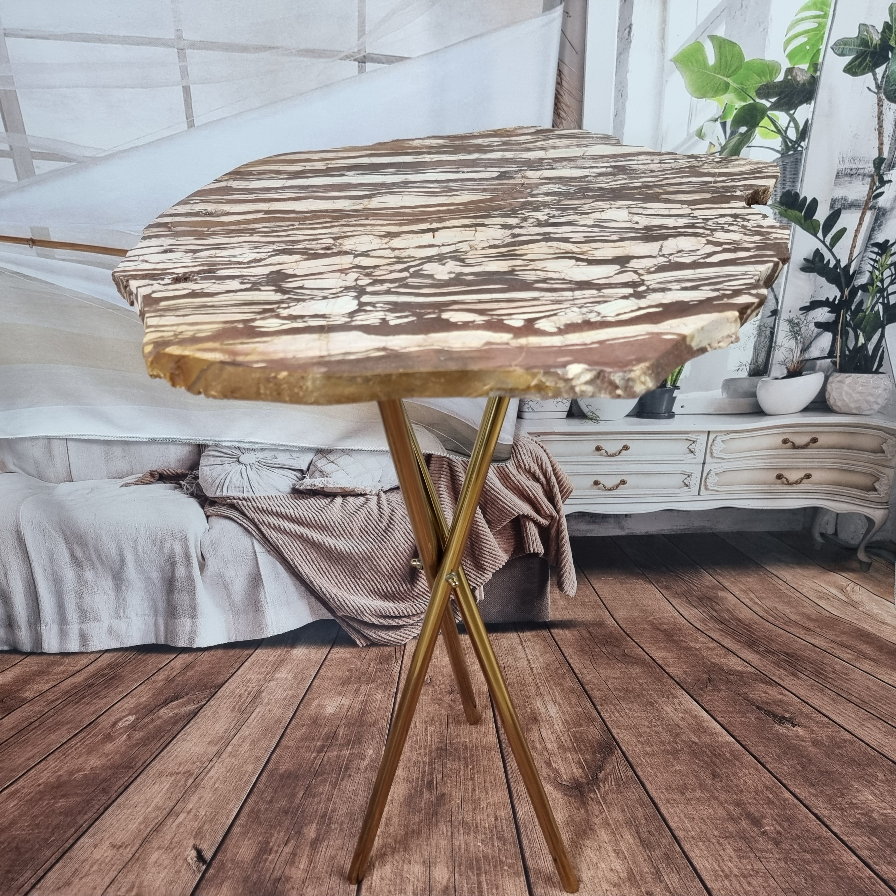 Mesa Lateral de JASPE RAJADO| Base Tripé Latão Ouro | Altura de 60 cm - Peça Artesanal BR Crystals