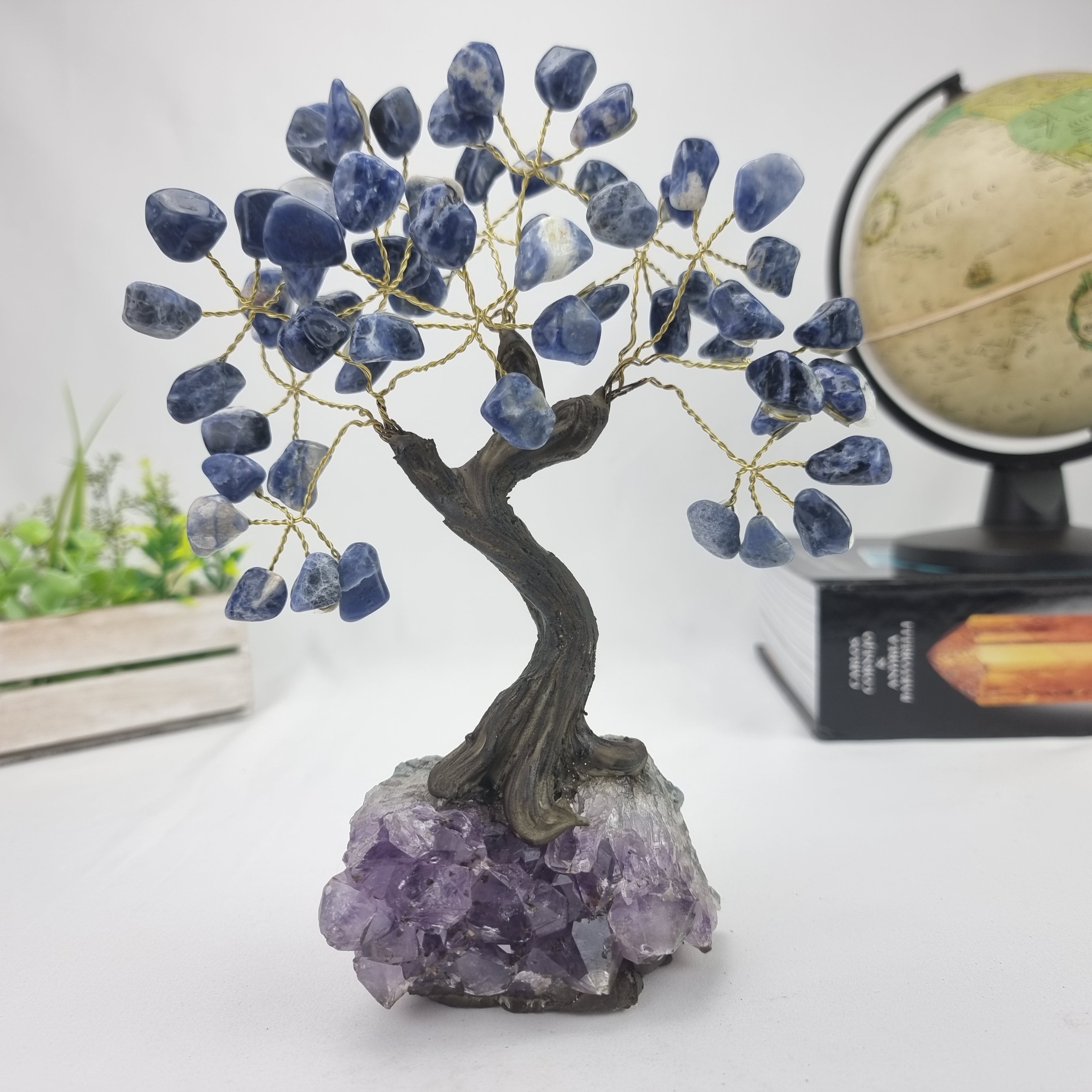 Árvore de SODALITA Natural | 60 Pedras, 12 galhos | Base de Ametista com 15 cm altura - Peça Artesanal BR Crystals