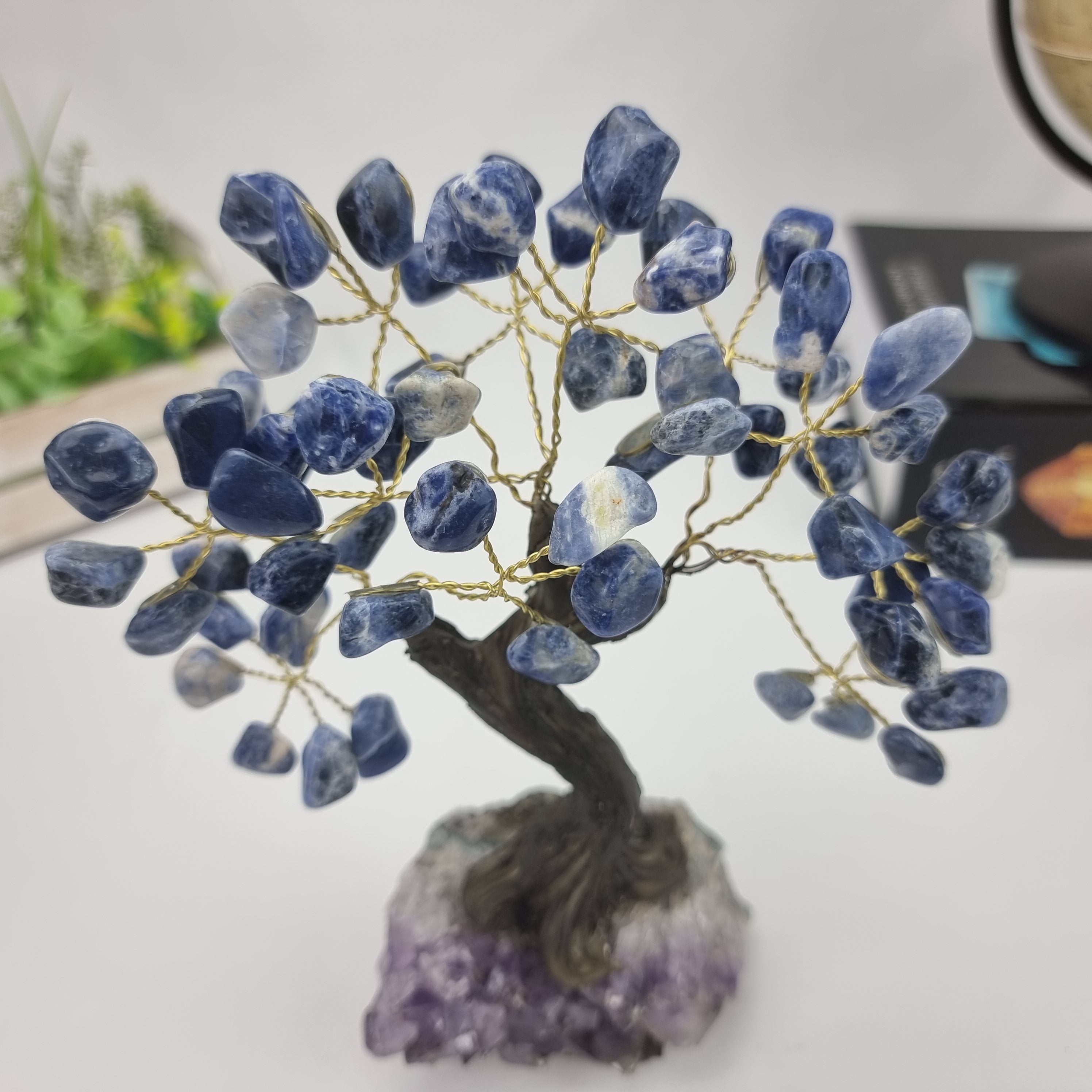 Árvore de SODALITA Natural | 60 Pedras, 12 galhos | Base de Ametista com 15 cm altura - Peça Artesanal BR Crystals