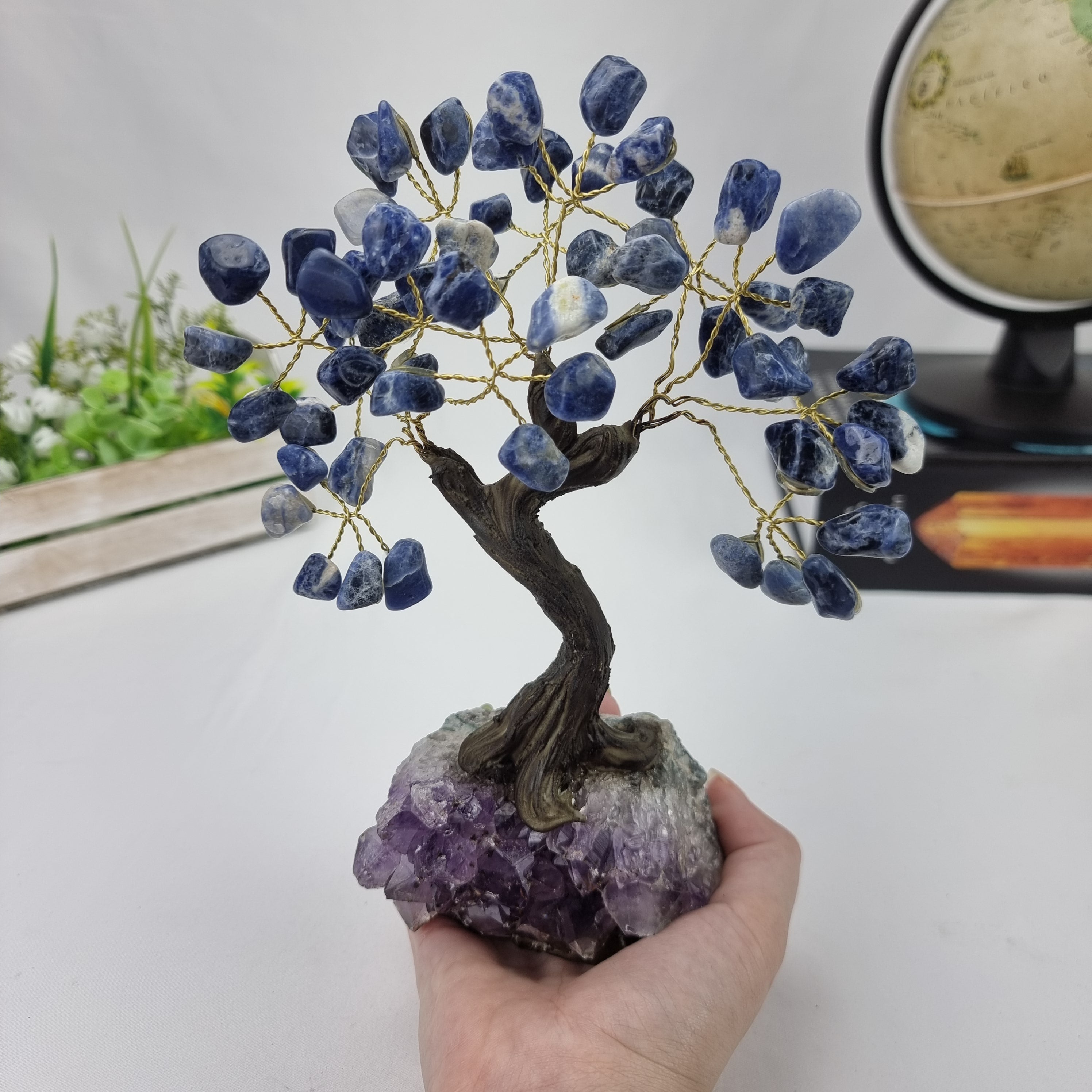 Árvore de SODALITA Natural | 60 Pedras, 12 galhos | Base de Ametista com 15 cm altura - Peça Artesanal BR Crystals