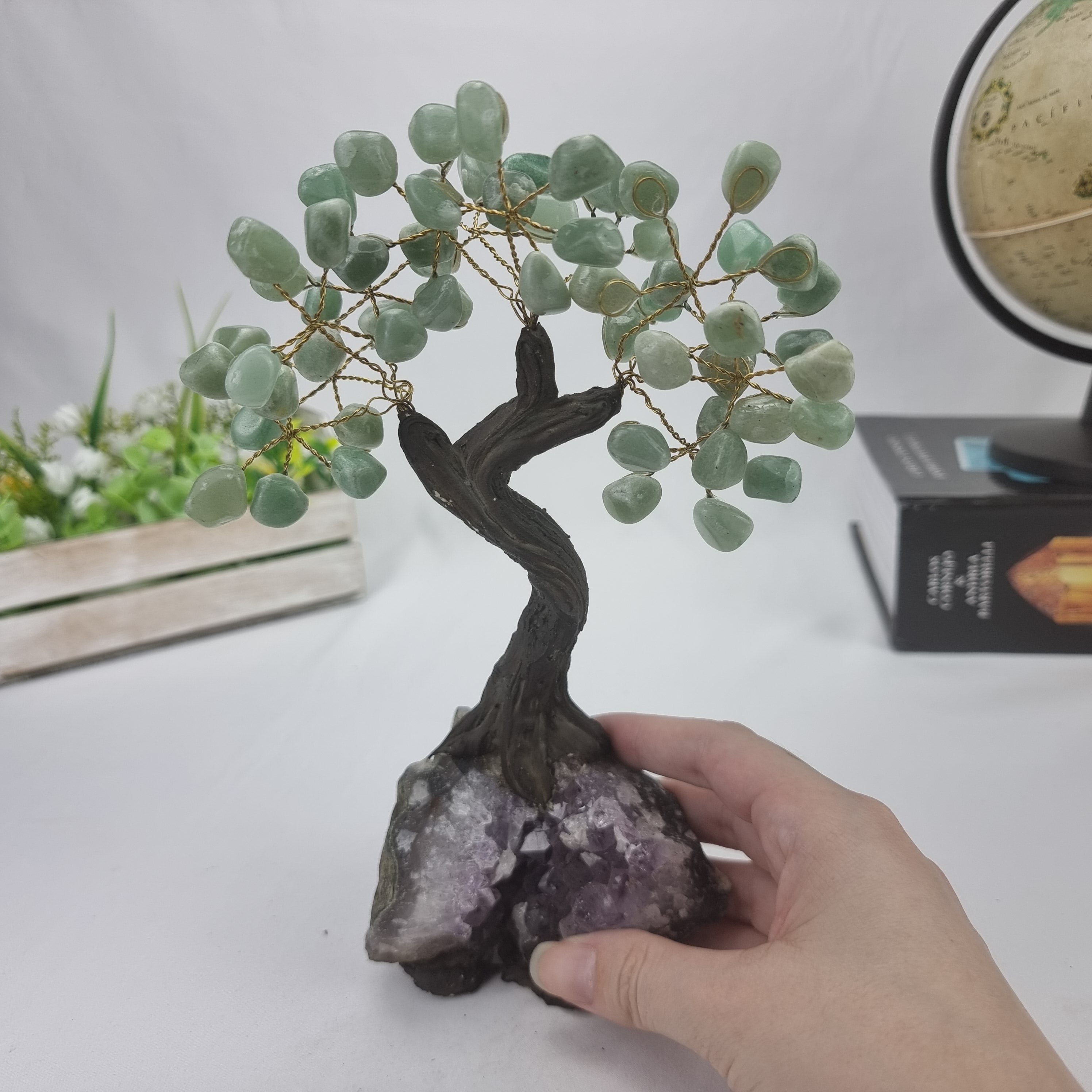 Árvore de QUARTZO VERDE Natural | 60 Pedras, 12 galhos | Base de Ametista com 15 cm altura - Peça Artesanal BR Crystals