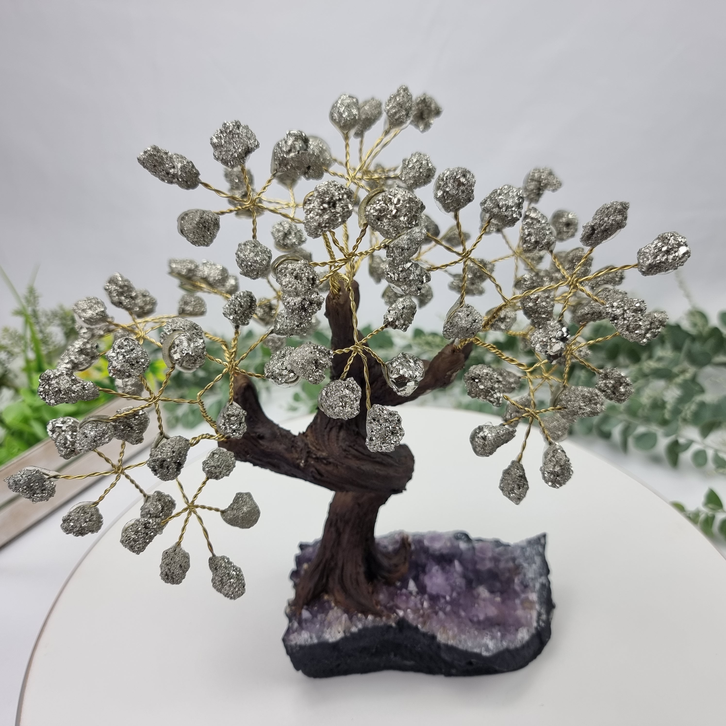 Árvore de PIRITA Natural | 120 Pedras, 24 galhos | Base de Ametista com 20 cm altura - Peça Artesanal BR Crystals