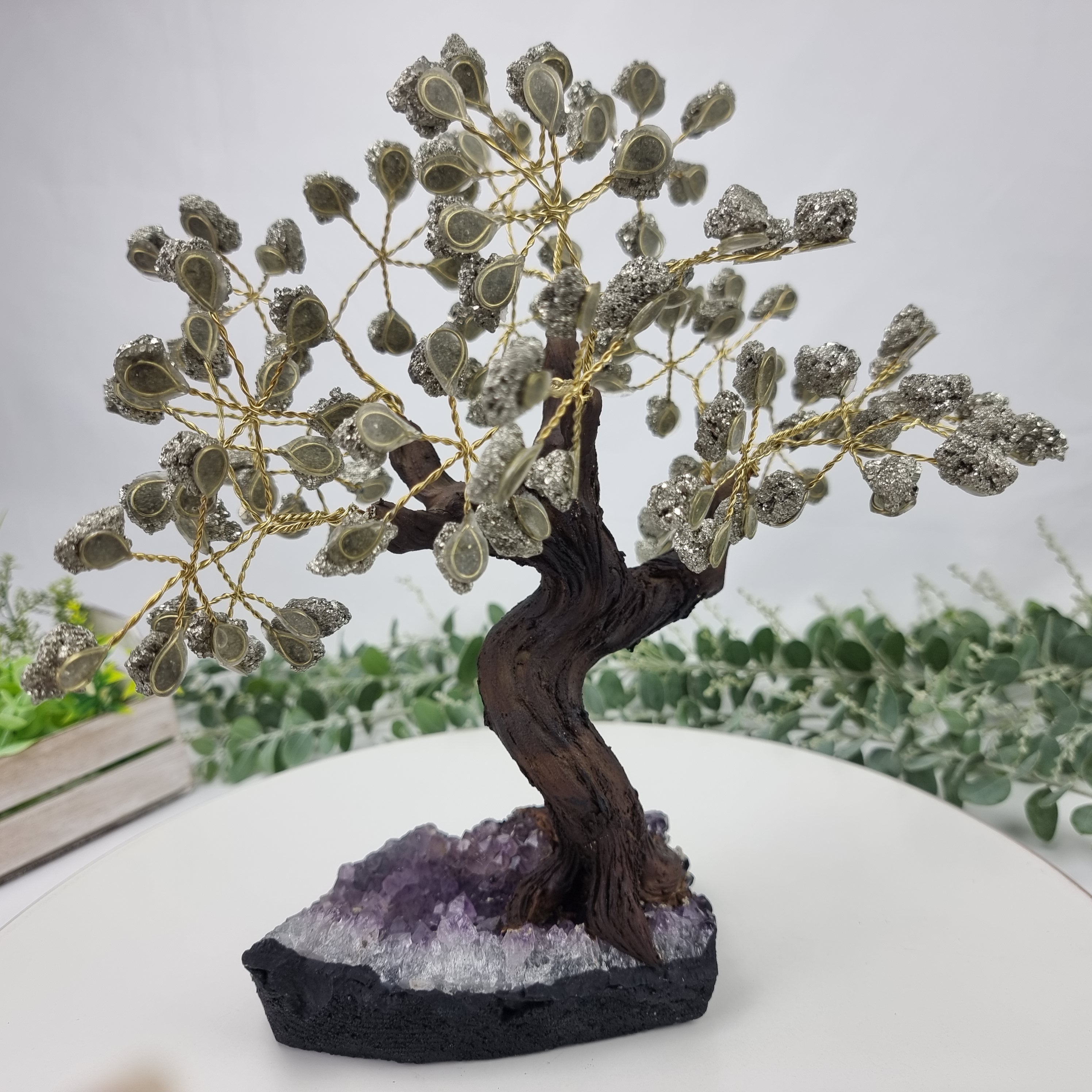 Árvore de PIRITA Natural | 120 Pedras, 24 galhos | Base de Ametista com 20 cm altura - Peça Artesanal BR Crystals