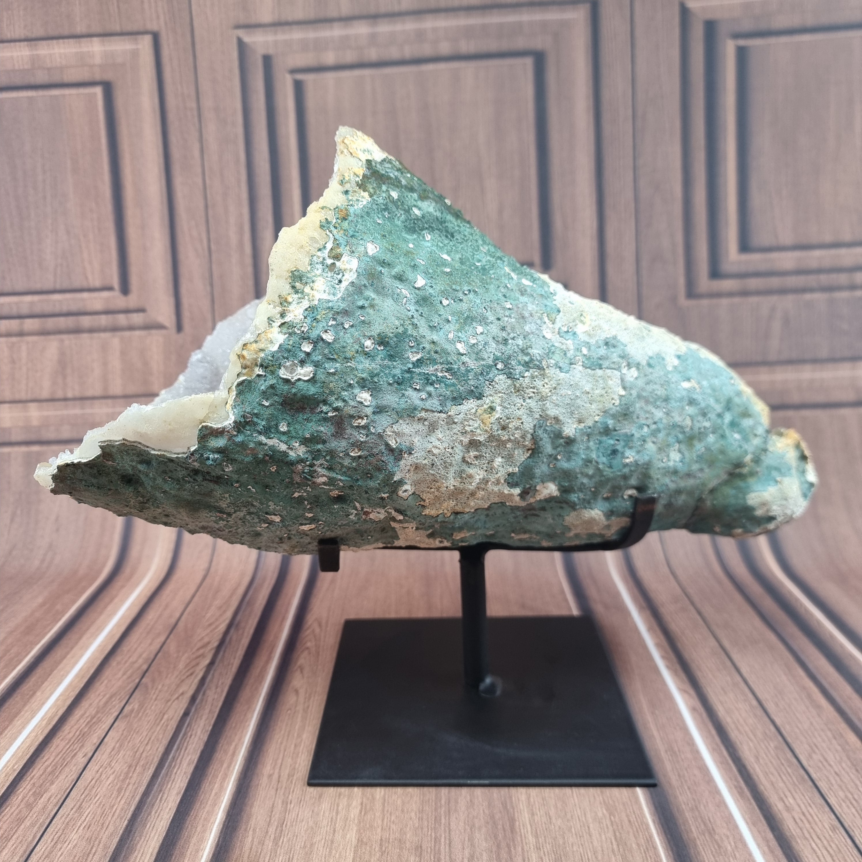 CRISTAL EXÓTICO Super Especial | Base de Ferro Preta | Peso 4,46 Kgs, Altura de 27 cm | Peça Artesanal BR Crystals