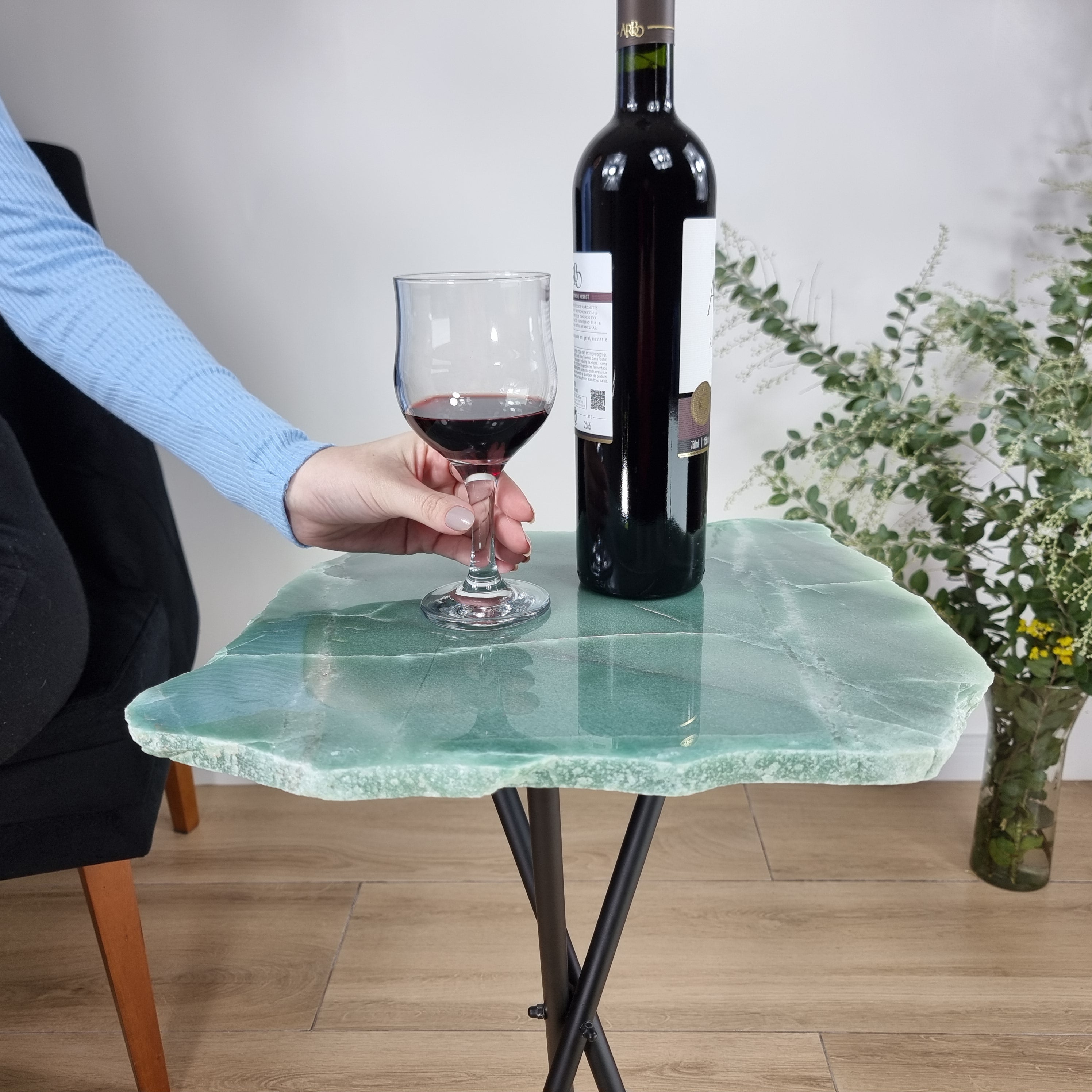 Mesa Lateral de QUARTZO VERDE Naturais | Base Tripé Preta | Altura de 60 cm - Peça Artesanal BR Crystals