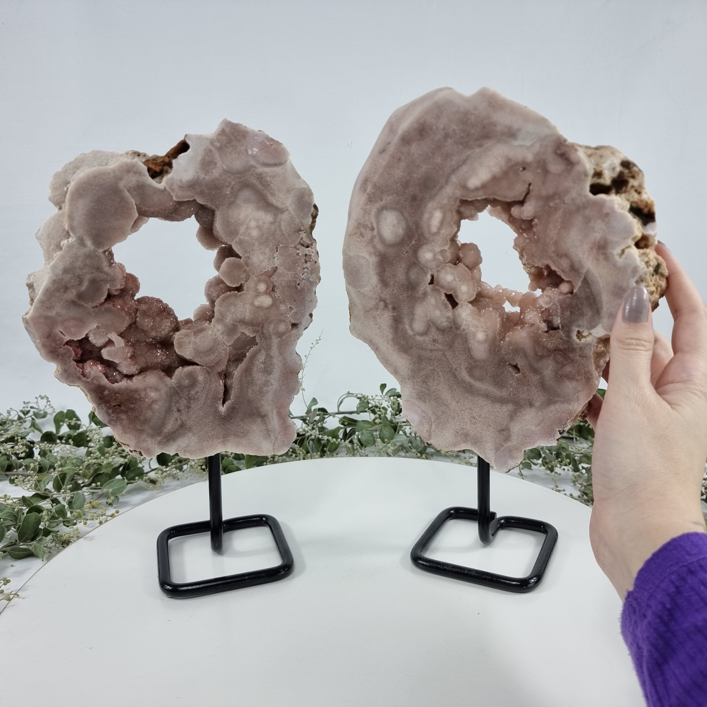 Drusa de Amatista Rosa Especial | Kit 2 Piezas, Base de hierro Negro | Peso 3,10 kgs, Altura 28 cm | Energía, Belleza y Sofisticación