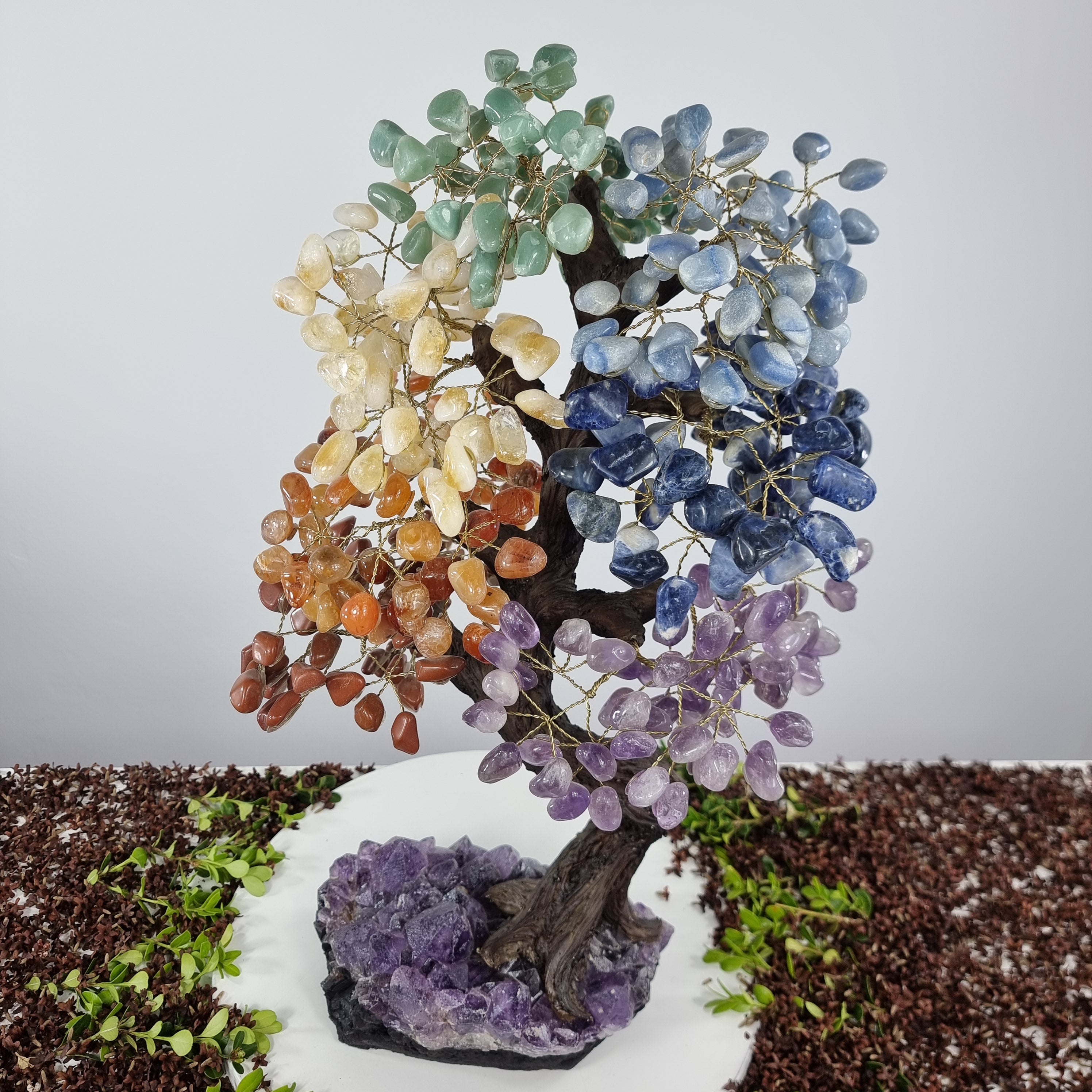 Árbol de 7 CHAKRAS Arco Iris Natural | 720 Piedras, 120 ramas | Base de Amatista Súper Especial de 60 cm de altura - Pieza Artesanal BR Crystals